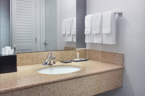 Courtyard by Marriott Raleigh Midtown image 10