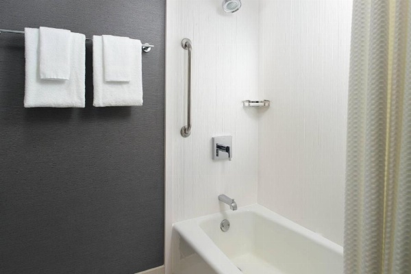 Courtyard by Marriott Raleigh Midtown image 11