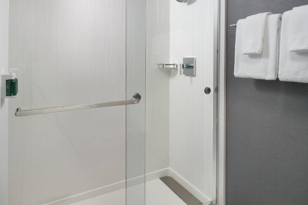 Courtyard by Marriott Raleigh Midtown image 12
