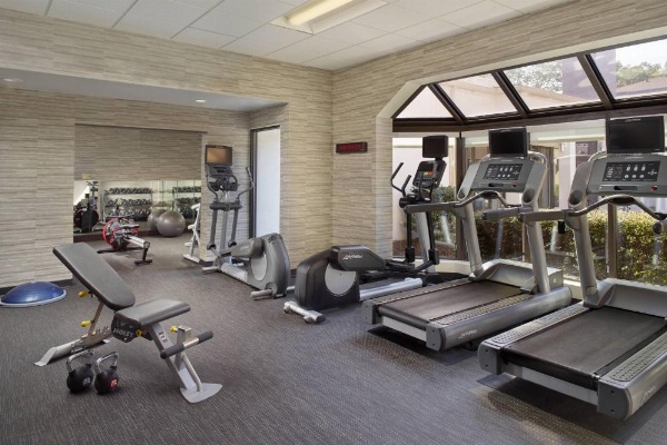 Courtyard by Marriott Raleigh Midtown image 21
