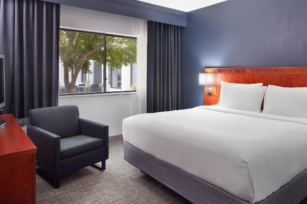Courtyard by Marriott Raleigh Midtown image 4