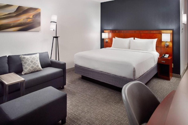 Courtyard by Marriott Raleigh Midtown image 8