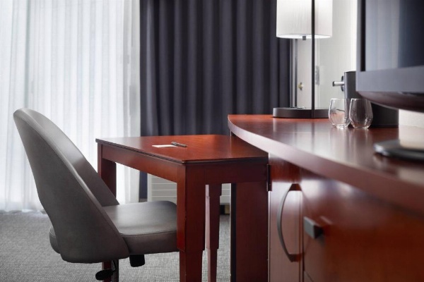 Courtyard by Marriott Raleigh Midtown image 9